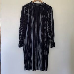 Few Moda | Dark Romantic Mock Neck Velvet Long Sleeve Pleated Shift Dress Medium